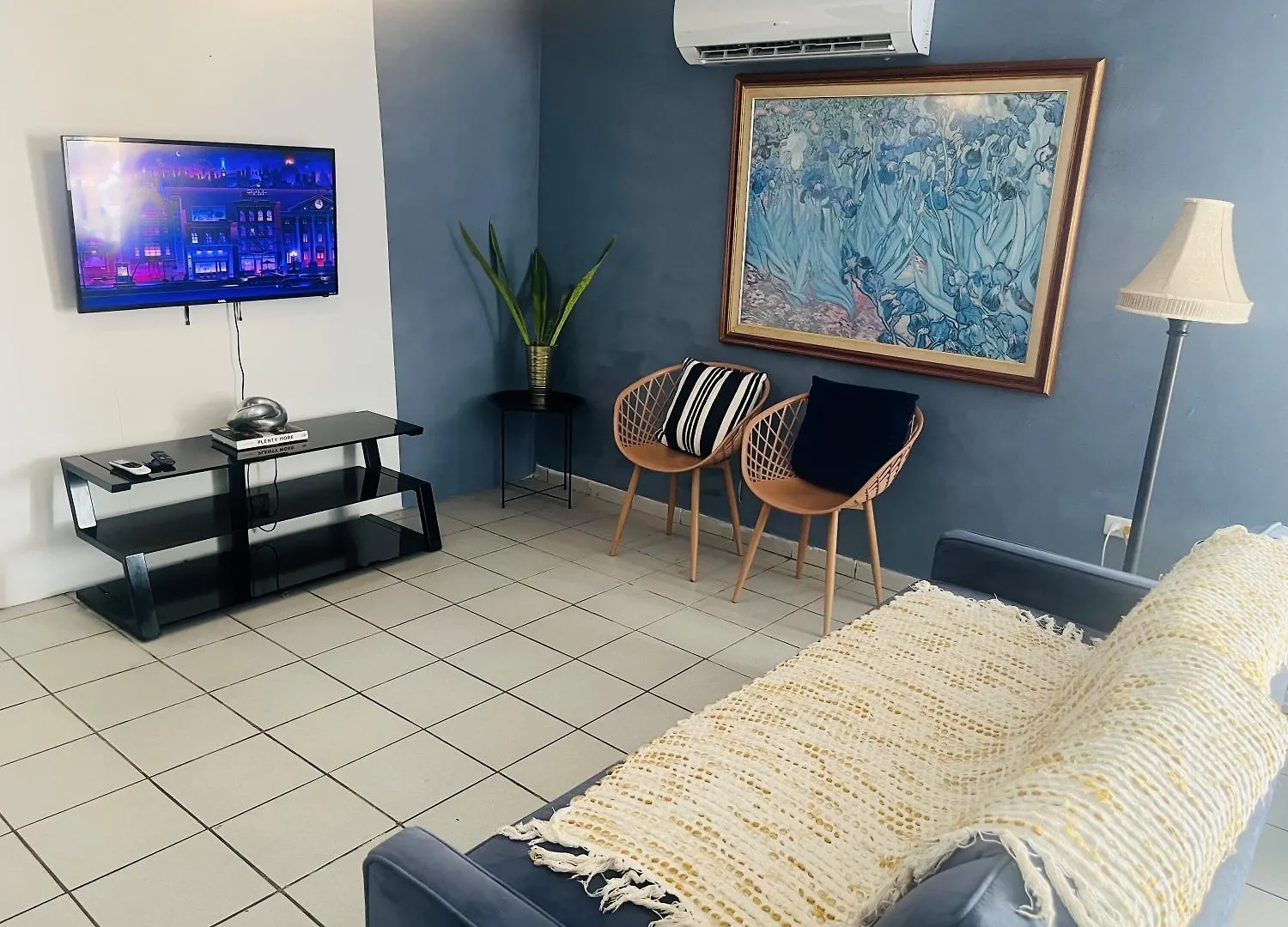 Local Nest In San Juan Apartment